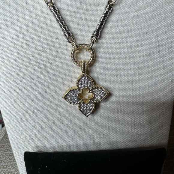 Elegant Gold and Silver Jewelry Set - Picture 2 of 5